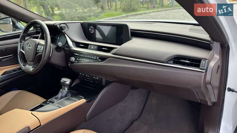 Седан Lexus ES 2021 в Киеве фото 14 Седан Lexus ES 2021 в Киеве