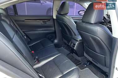 Седан Lexus ES 2012 в 