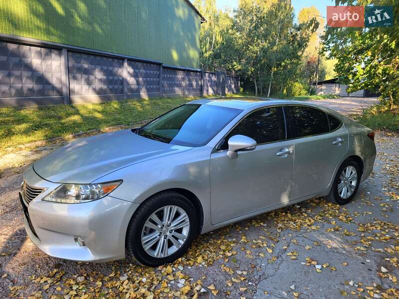 Седан Lexus ES 2014 в Киеве