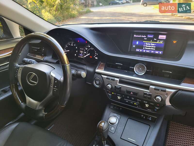 Седан Lexus ES 2014 в Киеве