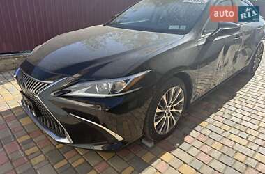Седан Lexus ES 2021 в Умани