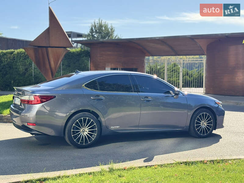 Седан Lexus ES 2014 в Киеве