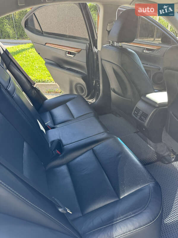 Седан Lexus ES 2014 в Киеве