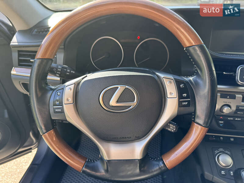 Седан Lexus ES 2014 в Киеве