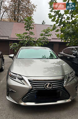 Седан Lexus ES 2017 в Киеве