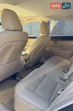 Седан Lexus ES 2014 в 