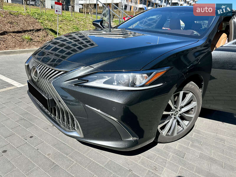 Седан Lexus ES 2018 в Луцьку