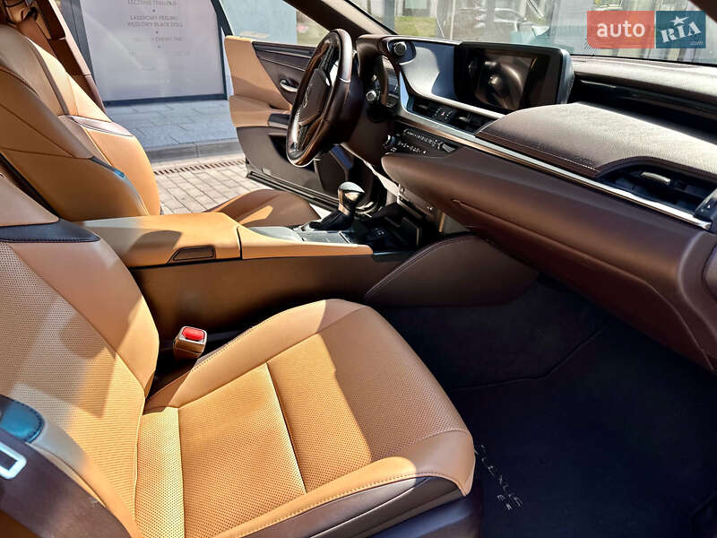 Седан Lexus ES 2018 в Луцьку