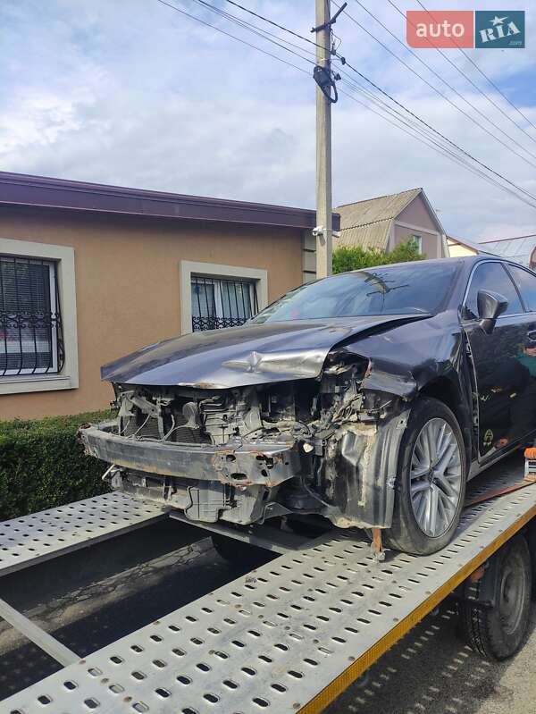 Седан Lexus ES 2016 в Львове