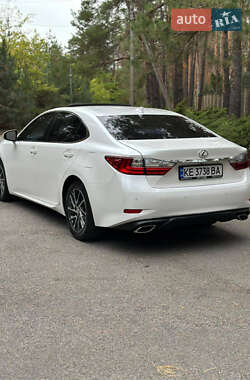 Седан Lexus ES 2015 в 