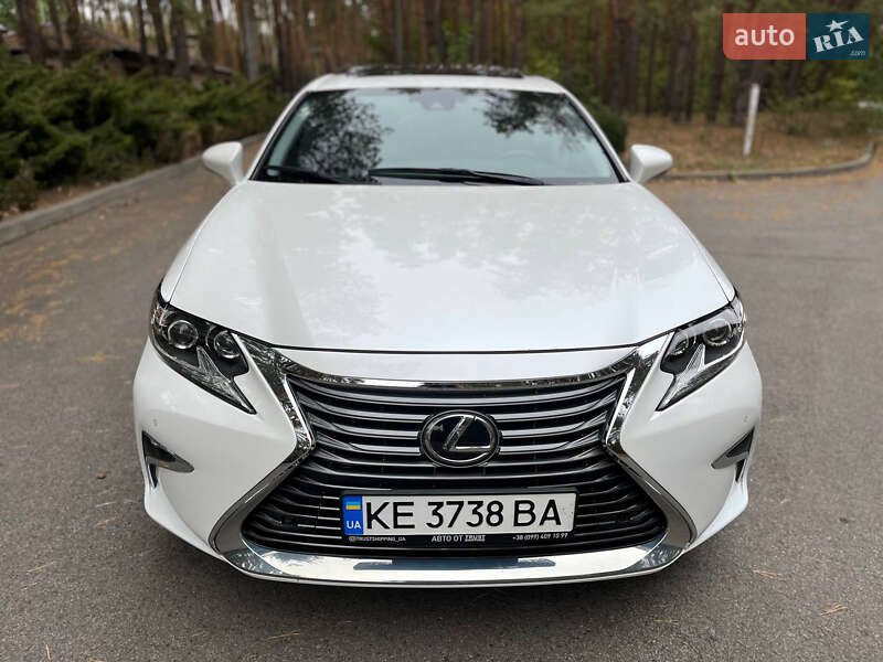 Седан Lexus ES 2015 в 