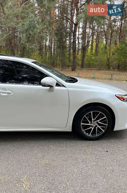 Седан Lexus ES 2015 в 