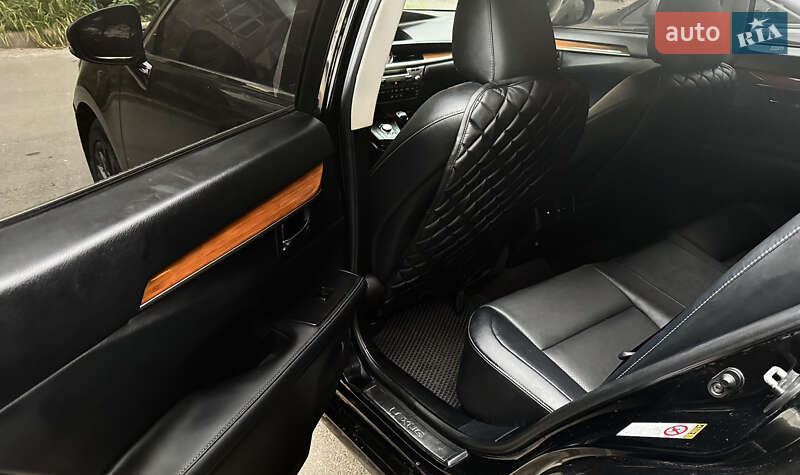 Седан Lexus ES 2013 в Киеве