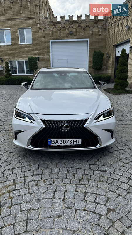 Седан Lexus ES 2024 в Первомайську
