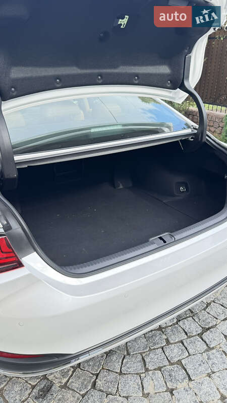 Седан Lexus ES 2024 в Первомайську