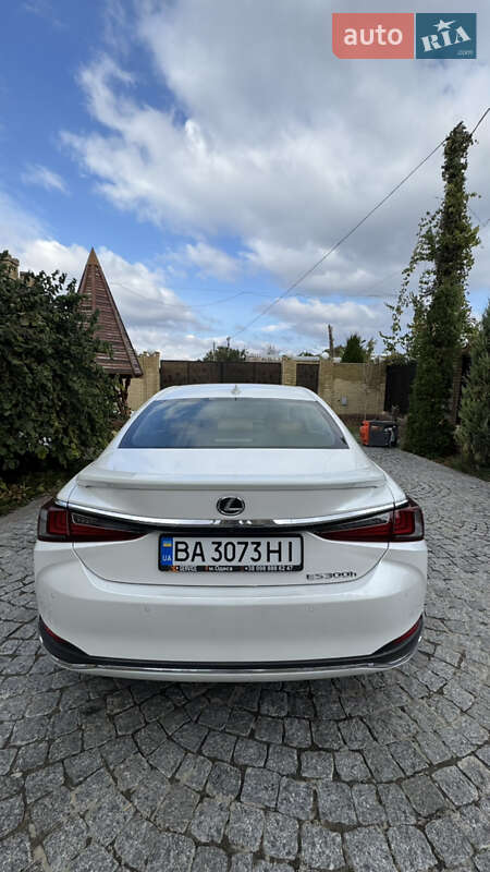 Седан Lexus ES 2024 в Первомайську