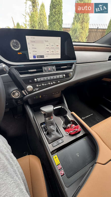 Седан Lexus ES 2024 в Первомайську