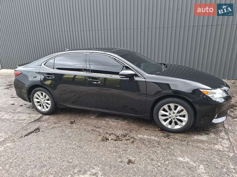 Седан Lexus ES 2012 в Киеве