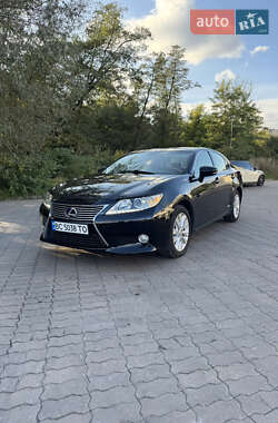Седан Lexus ES 2012 в Львові