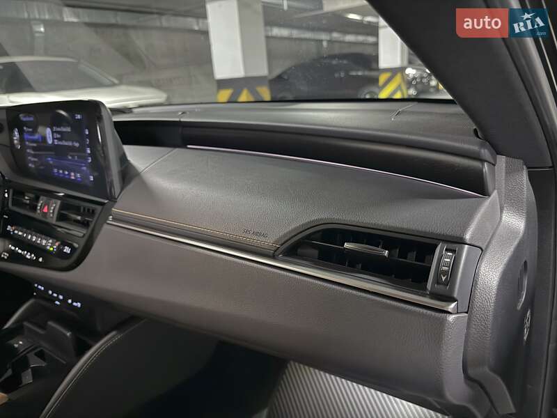 Седан Lexus ES 2022 в Днепре