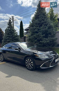 Седан Lexus ES 2021 в Чайках