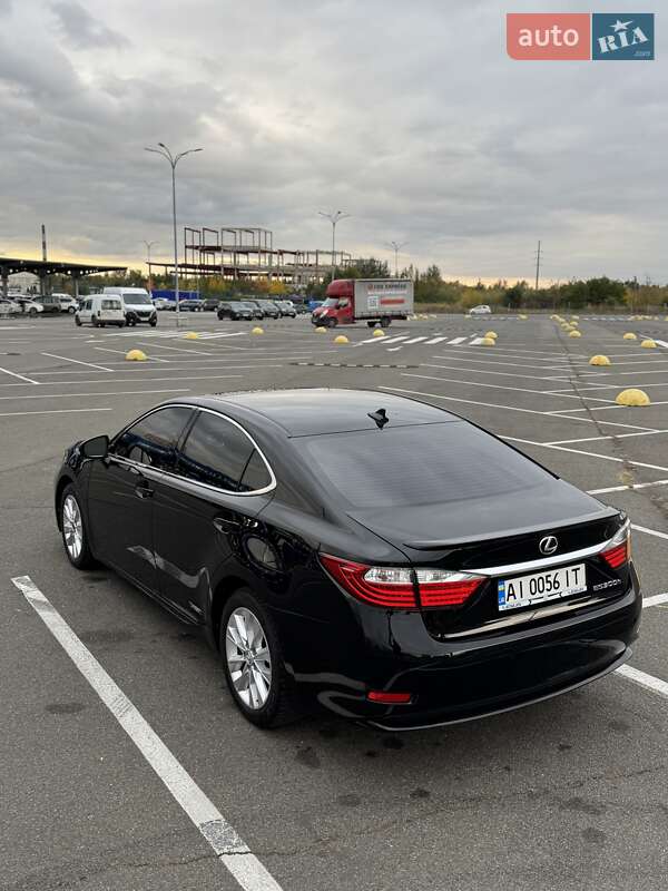 Седан Lexus ES 2014 в Киеве