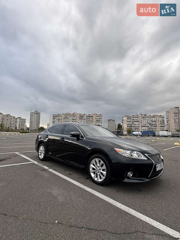 Седан Lexus ES 2014 в Киеве