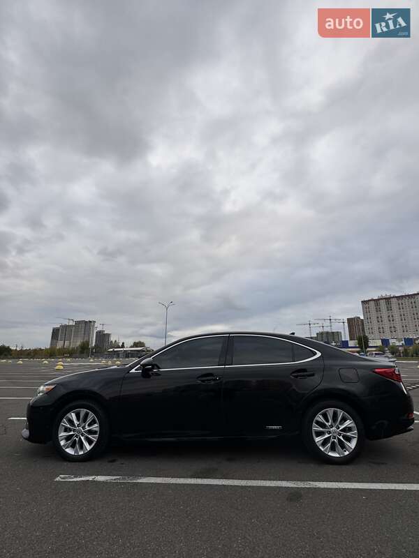 Седан Lexus ES 2014 в Киеве