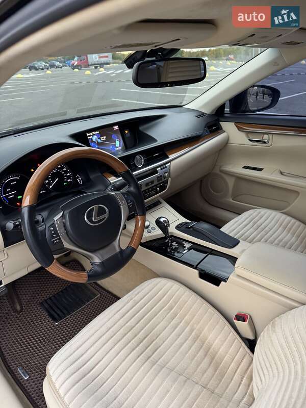 Седан Lexus ES 2014 в Киеве