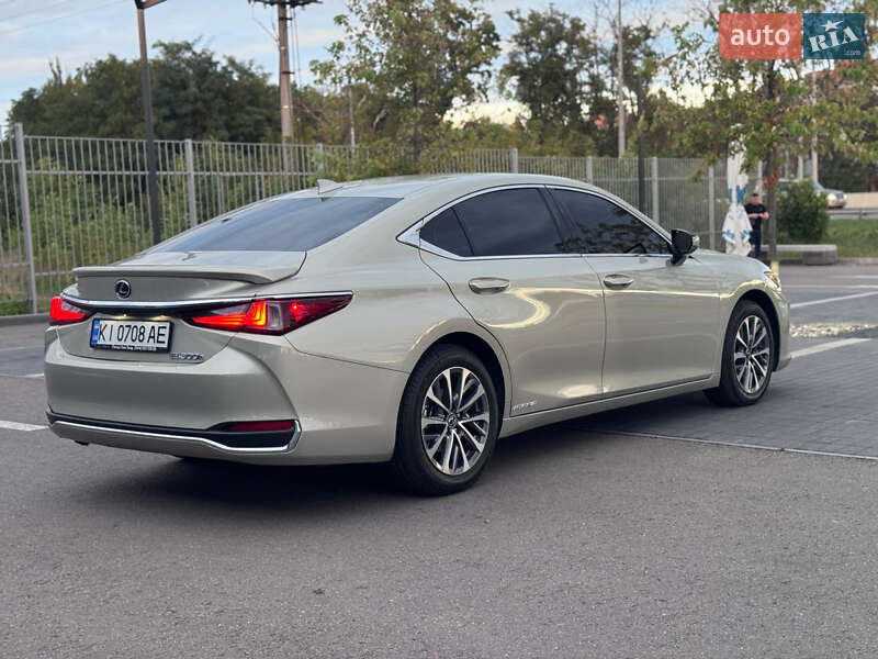 Седан Lexus ES 2021 в Киеве