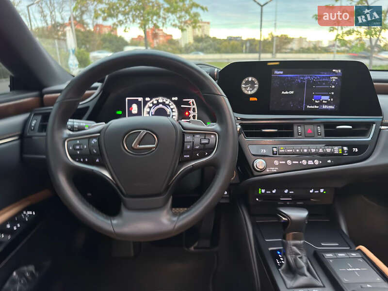 Седан Lexus ES 2021 в Киеве