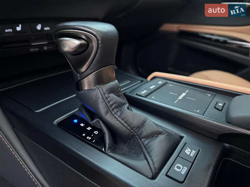 Седан Lexus ES 2021 в Киеве