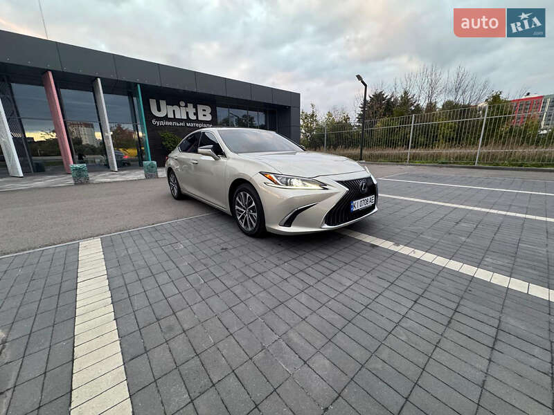 Седан Lexus ES 2021 в Киеве
