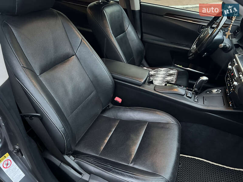 Седан Lexus ES 2014 в Черкасах