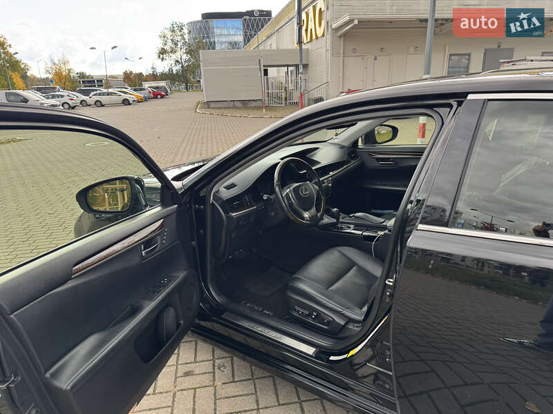Седан Lexus ES 2014 в Самборе