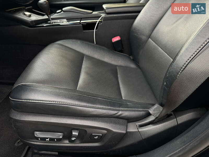 Седан Lexus ES 2014 в Самборе