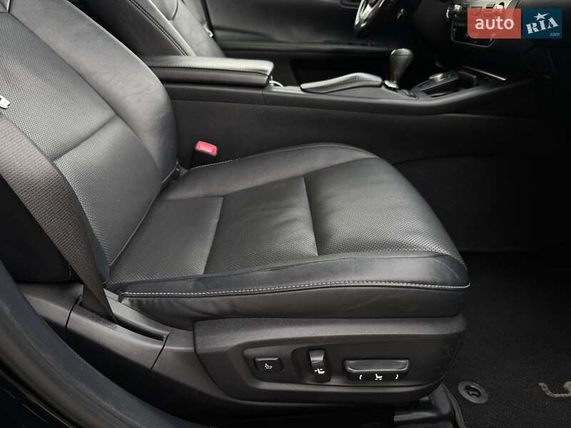 Седан Lexus ES 2014 в Самборе