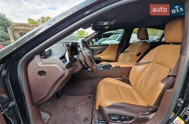 Седан Lexus ES 2019 в Дніпрі