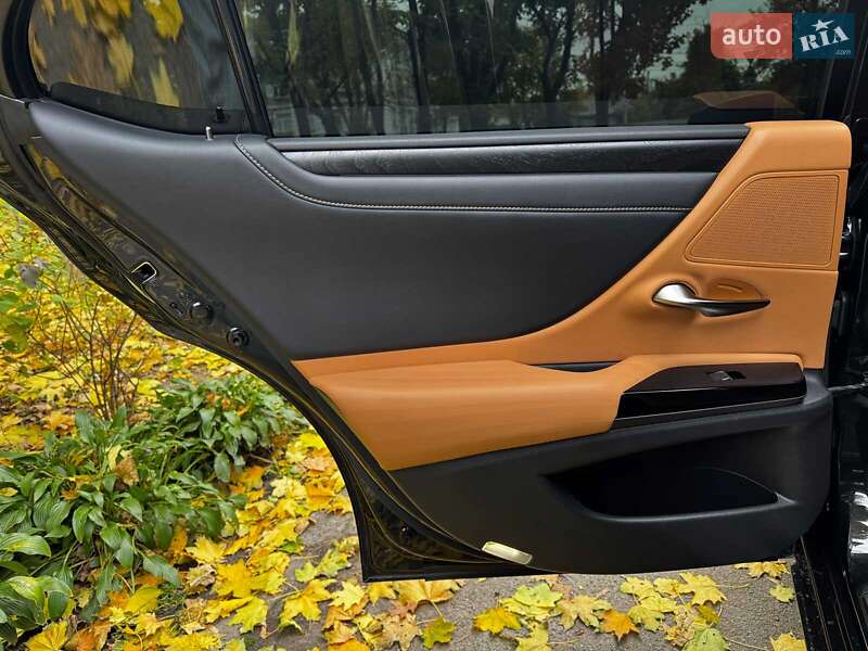 Седан Lexus ES 2021 в Києві