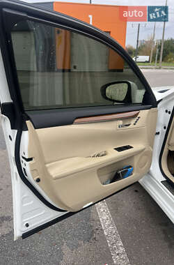 Седан Lexus ES 2012 в 