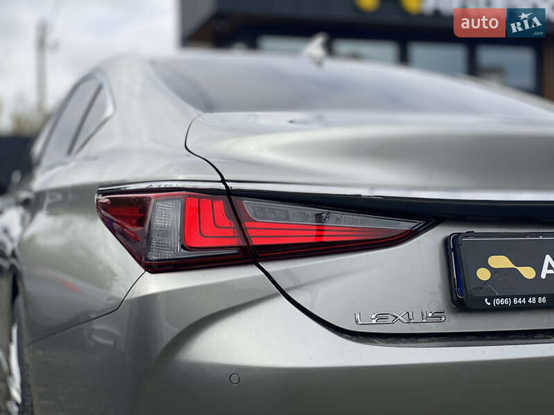 Седан Lexus ES 2021 в Луцке