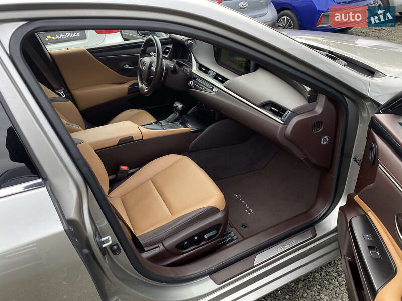 Седан Lexus ES 2021 в Луцке