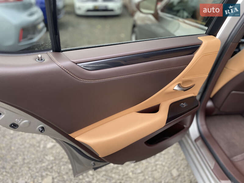 Седан Lexus ES 2021 в Луцке