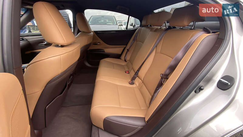 Седан Lexus ES 2021 в Луцке
