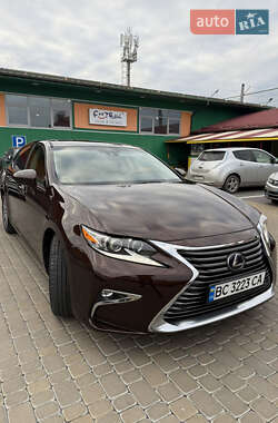 Седан Lexus ES 2015 в Львові