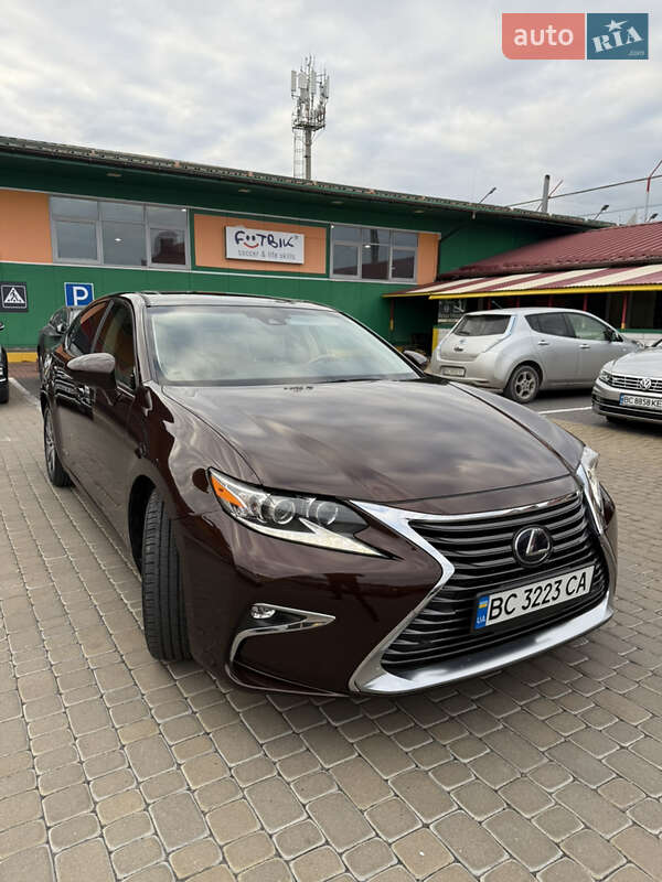 Седан Lexus ES 2015 в Львові фото Седан Lexus ES 2015 в Львові