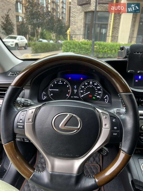 Седан Lexus ES 2014 в Киеве