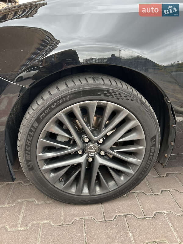 Седан Lexus ES 2014 в Киеве