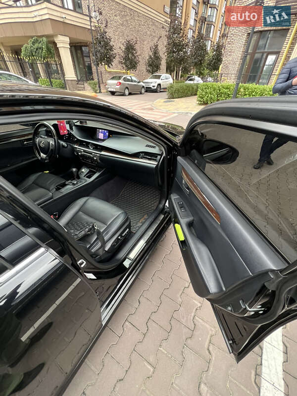Седан Lexus ES 2014 в Киеве