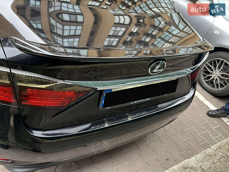Седан Lexus ES 2014 в Киеве
